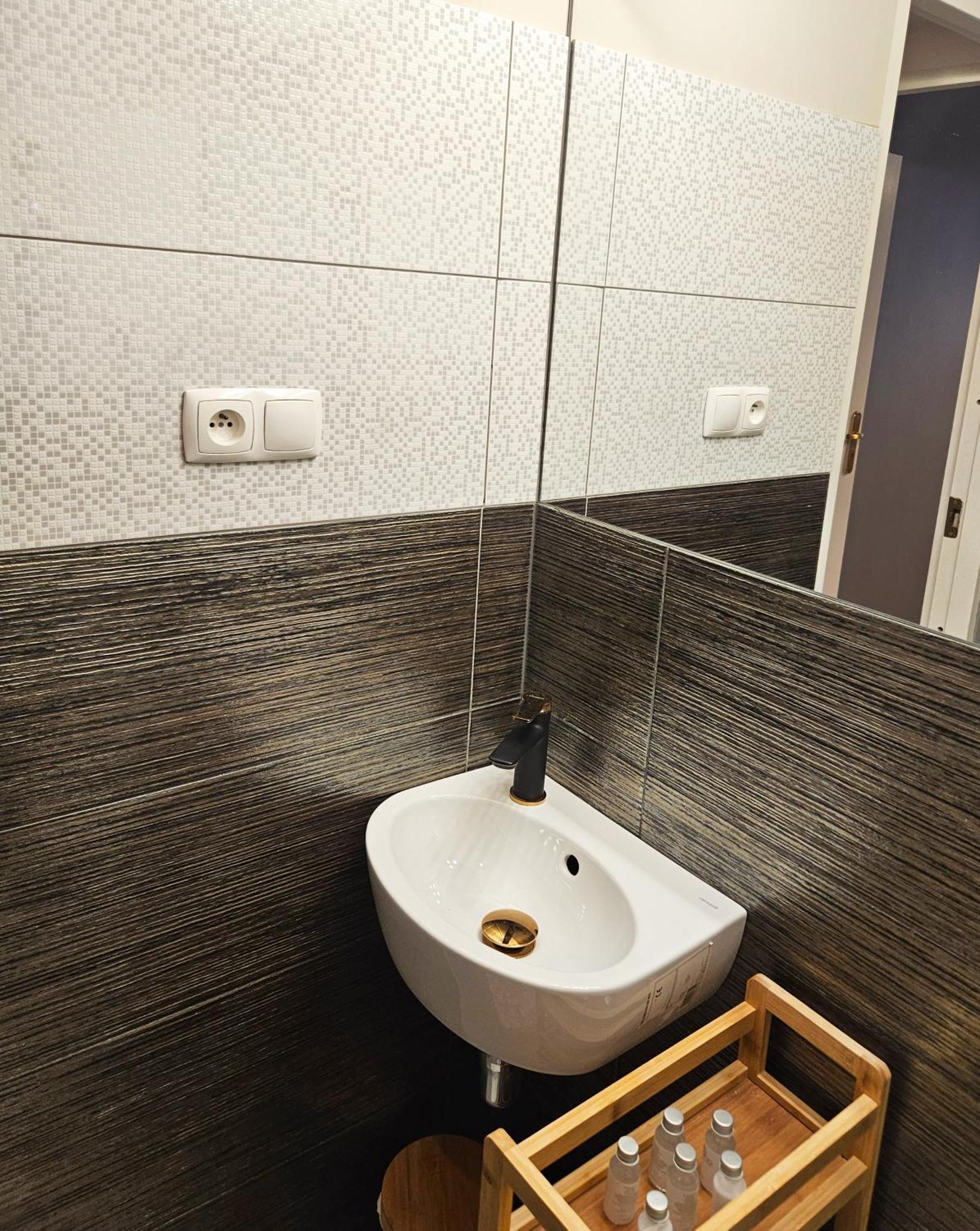 Sara -Mikolajska - Rynek - Netflix Hydromassage Apartment Krakow Exterior photo